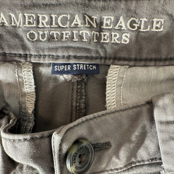 American Eagle Gray Midi Twill Super Stretch Shorts Size 6 - Picture 6 of 9